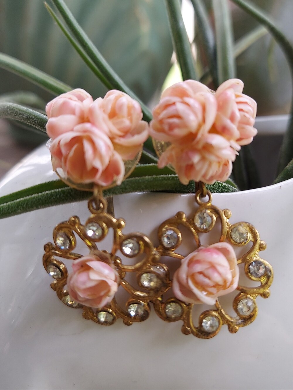 Vintage Pink Rose Cluster Drop Clip Earrings - Gold Tone